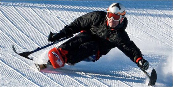 رياضي يتحدى شلله ويتسلق أعلى جبل في افريقيا بدراجتة الهوائية!!