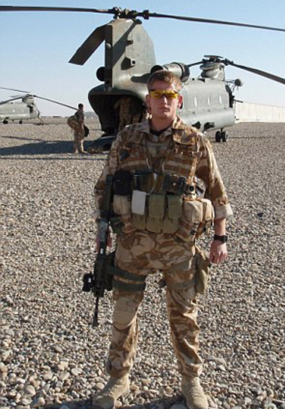 بعد ان فقد ساقيه.. جندي يشارك بمسابقة الرجل الحديدي!!