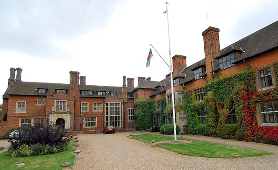 بعد ان فقد ساقيه.. جندي يشارك بمسابقة الرجل الحديدي!!