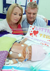 طفلة (4 اشهر) تنتظر وجود متبرع مناسب لاجراء عملية زراعة كبد!!