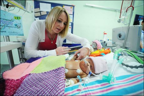 طفلة (4 اشهر) تنتظر وجود متبرع مناسب لاجراء عملية زراعة كبد!!