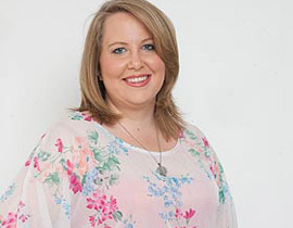 ظلت في كامل وعيها ومازحت الأطباء خلال عملية جراحية في دماغها!