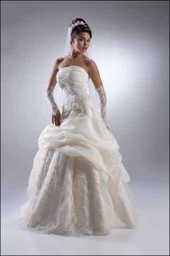 اليكم تشكيلة فساتين زفاف راقية وناعمة جدا تناسب الاميرات!