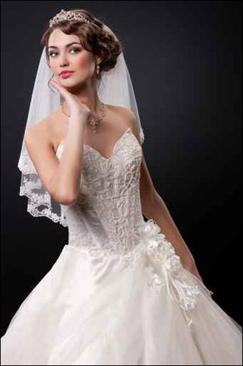 اليكم تشكيلة فساتين زفاف راقية وناعمة جدا تناسب الاميرات!