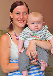 بريطانية تحدت الأطباء.. رفضت الإجهاض وولدت "الطفل المعجزة"!