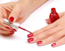 اليك سيدتي: نصائح لتجفيف طلاء الاظافر!