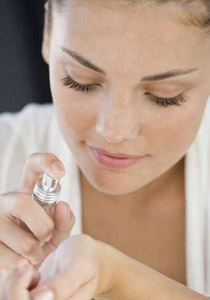 ايتها العروس.. اختاري عطرا خاصا يزيدك سحرا!!