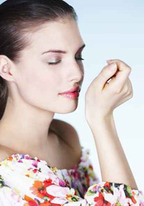 ايتها العروس.. اختاري عطرا خاصا يزيدك سحرا!!