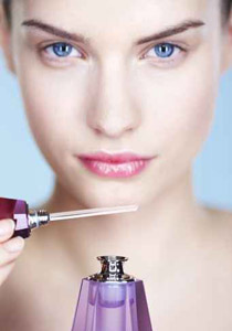 ايتها العروس.. اختاري عطرا خاصا يزيدك سحرا!!