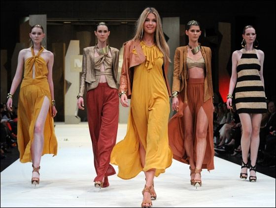 شايف ينقل لكم أروع الصور لأزياء صيف 2011 