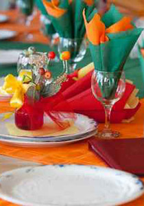 لإضافة الاناقة والبهجة الى مائدتك.. تعلمي طرق طي فوط المائدة 