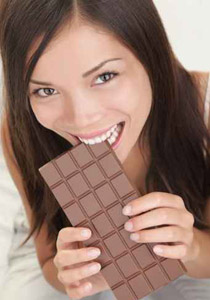 الشوكولاتة المرة تخفف اضرار الشمس وتقي بشرتكم!!