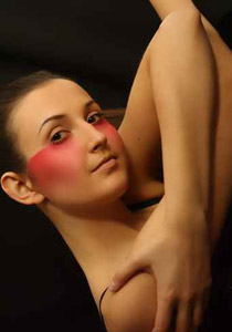 تجنبي 6 اخطاء شائعة عندما تضعين الماكياج!!