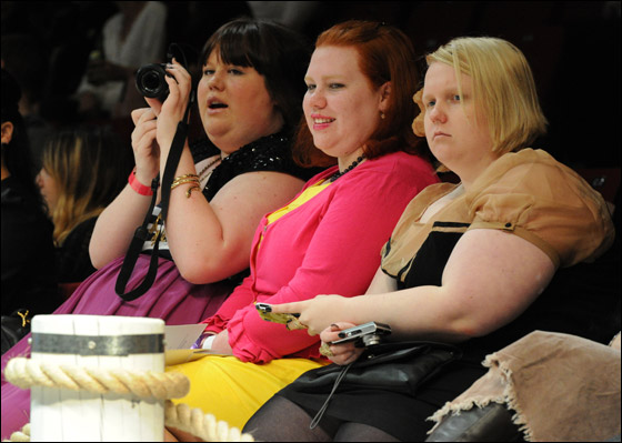 بالصور.. عارضات ازياء ممتلئات تشاركن في مهرجان سيدني للموضة