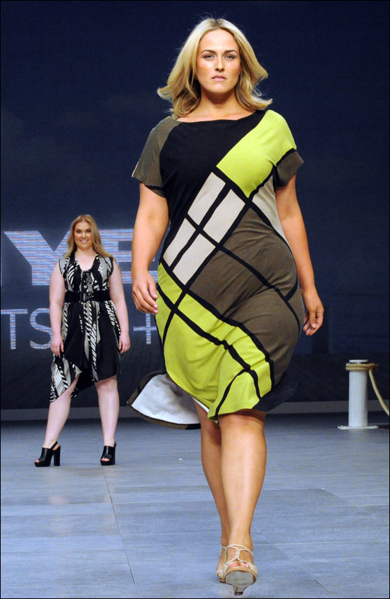 بالصور.. عارضات ازياء ممتلئات تشاركن في مهرجان سيدني للموضة