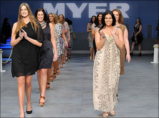 بالصور.. عارضات ازياء ممتلئات تشاركن في مهرجان سيدني للموضة