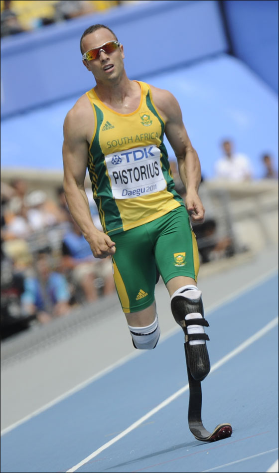 تحدى إعاقته وشارك بسباق الـ 400 متر النهائي مع الابطال!