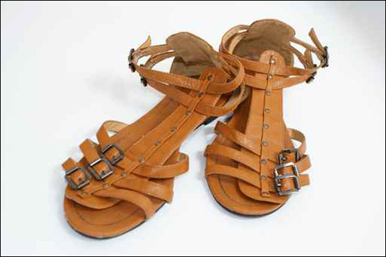  شايف يقدم لكن مجموعة للصنادل بمختلف الموديلات