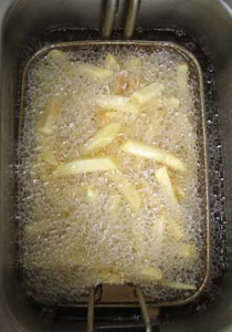 كيف تحافظين على زيت القلي؟!