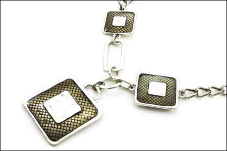 اليك ايتها الفتيات.. تشكيلة رائعة من سلاسل الرقبة! اليك ايتها الفتيات.. تشكيلة رائعة من سلاسل الرقبة!