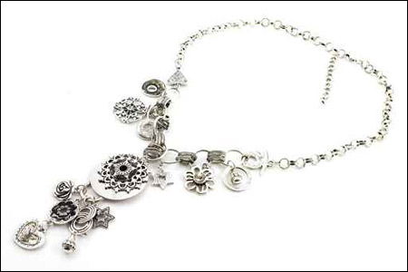 اليك ايتها الفتيات.. تشكيلة رائعة من سلاسل الرقبة! اليك ايتها الفتيات.. تشكيلة رائعة من سلاسل الرقبة!