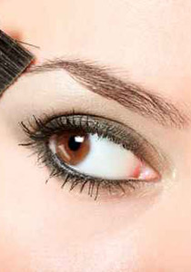 اليك سيدتي.. بعض النصائح للحصول على عيون جذابة!
