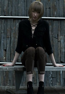 رجل مكتمل الذكورة يتحول الى انثى ويطمح بلقب أفضل عارضة ازياء!!