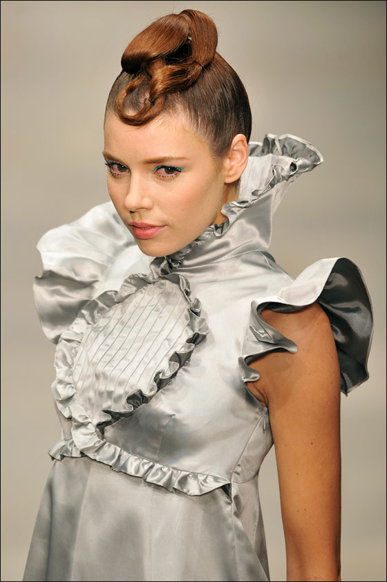 اليكم.. ارقى تصاميم الملابس لنهاية صيف 2011!!