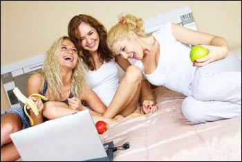 لتساعد في انقاص وزنك.. تناول وجبة من الضحك قبل النوم!! 