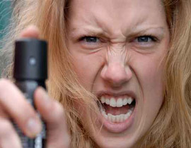 اليك 7 وسائل لتدافعي عن نفسك من المعتدين!