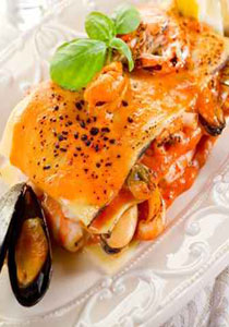 شايف يقدم لكم اللازانيا بالجمبري والكلماري!!