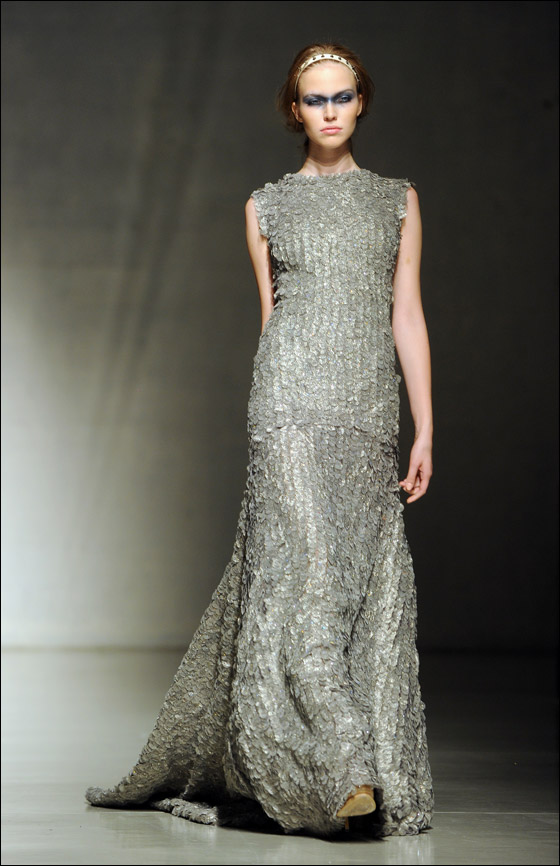 بالصور.. ازياء راقية لعام 2012!! 