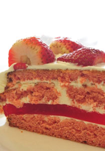 لمحبي الجلي والتوت.. اليكم كعكة جلي التوت!!