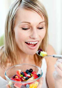 حافظي على نضارة بشرتك بحمية غنية بالفاكهة!!