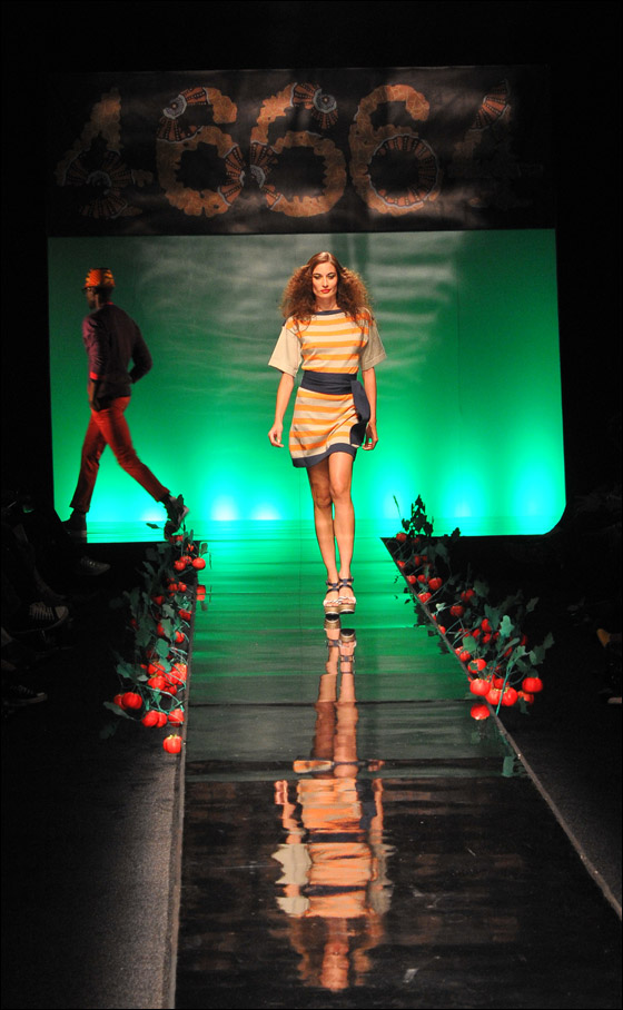 بالصور.. تشكيلة زاهية من الازياء الافريقية!! 