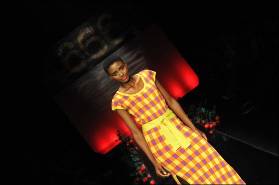 بالصور.. تشكيلة زاهية من الازياء الافريقية!! 