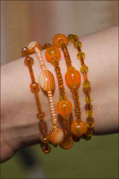 اليك مجموعة أساور تضيف الحيوية على طلتك