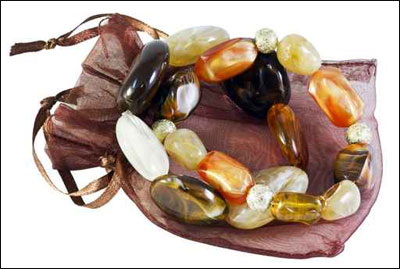 اليك مجموعة أساور تضيف الحيوية على طلتك