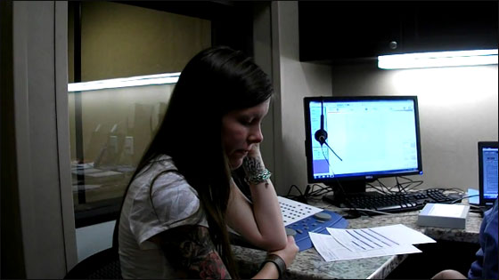 بالفيديو.. عمري 29 عاما وأسمع صوتي للمرة الأولى!! 