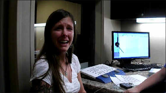 بالفيديو.. عمري 29 عاما وأسمع صوتي للمرة الأولى!! 