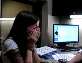 بالفيديو.. عمري 29 عاما وأسمع صوتي للمرة الأولى!! 