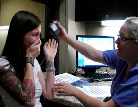 بالفيديو.. عمري 29 عاما وأسمع صوتي للمرة الأولى!! 