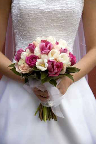 للعرائس.. اليكن اجمل باقات الورود لليلة العمر!!