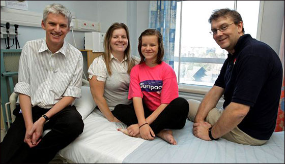 معجزة طبية: استئصال ورم سرطاني ضخم من صدر طفلة!!