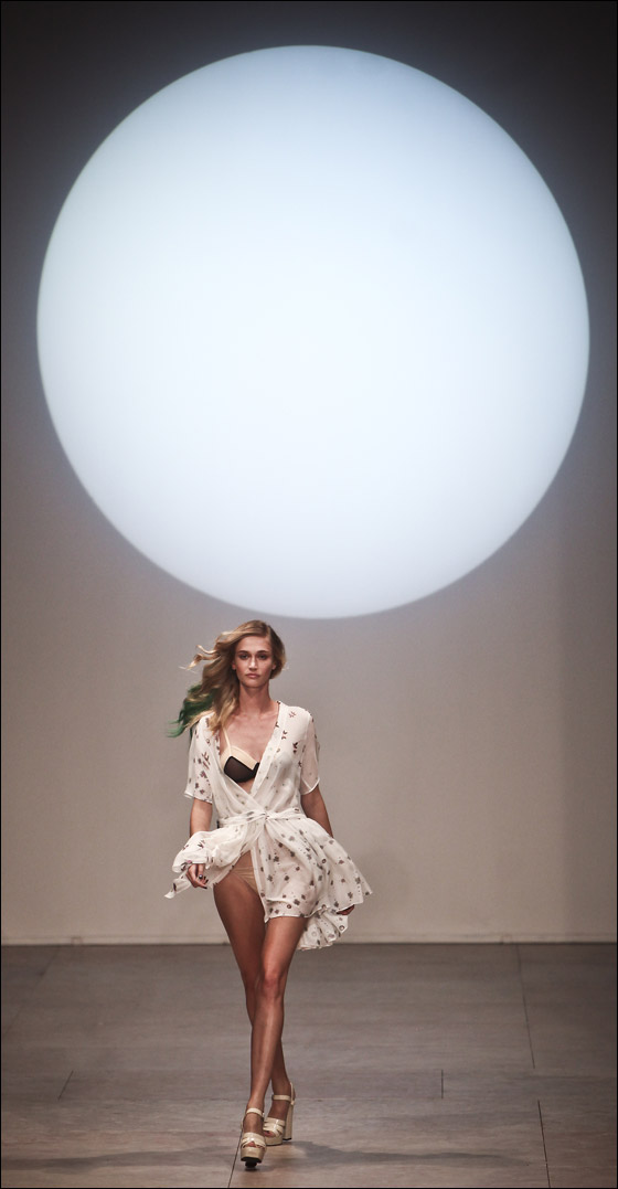 بالصور.. اجمل تصاميم ربيع وصيف 2012!!