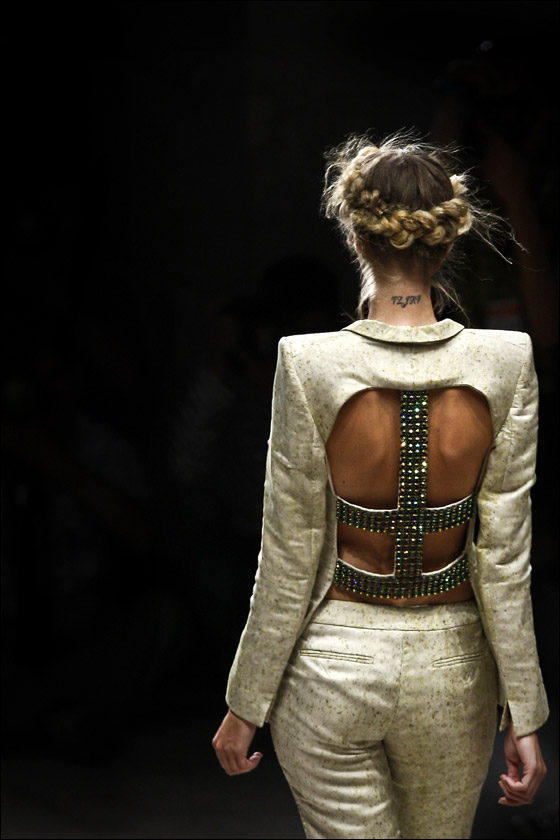 بالصور.. اجمل تصاميم ربيع وصيف 2012!!