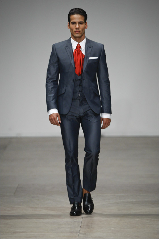 بالصور.. اجمل تصاميم ربيع وصيف 2012!!