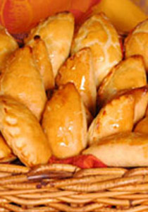 اشهى المقبلات: فطائر بحشوة التونة والبندورة!