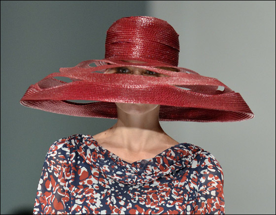 بالصور.. تصاميم مميزة بالوان زاهية لعام 2012!!