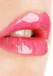 "شايف" يكشف لكن أسرار استخدام أحمر الشفاه!!